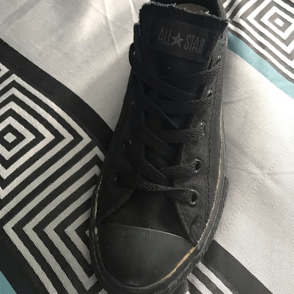 Size two converse - Picture 1 of 1